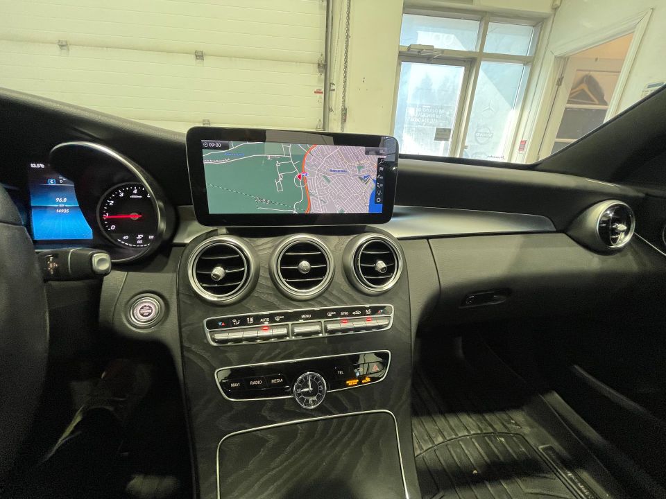 Mercedes-Benz C 300 2021 - Image 35