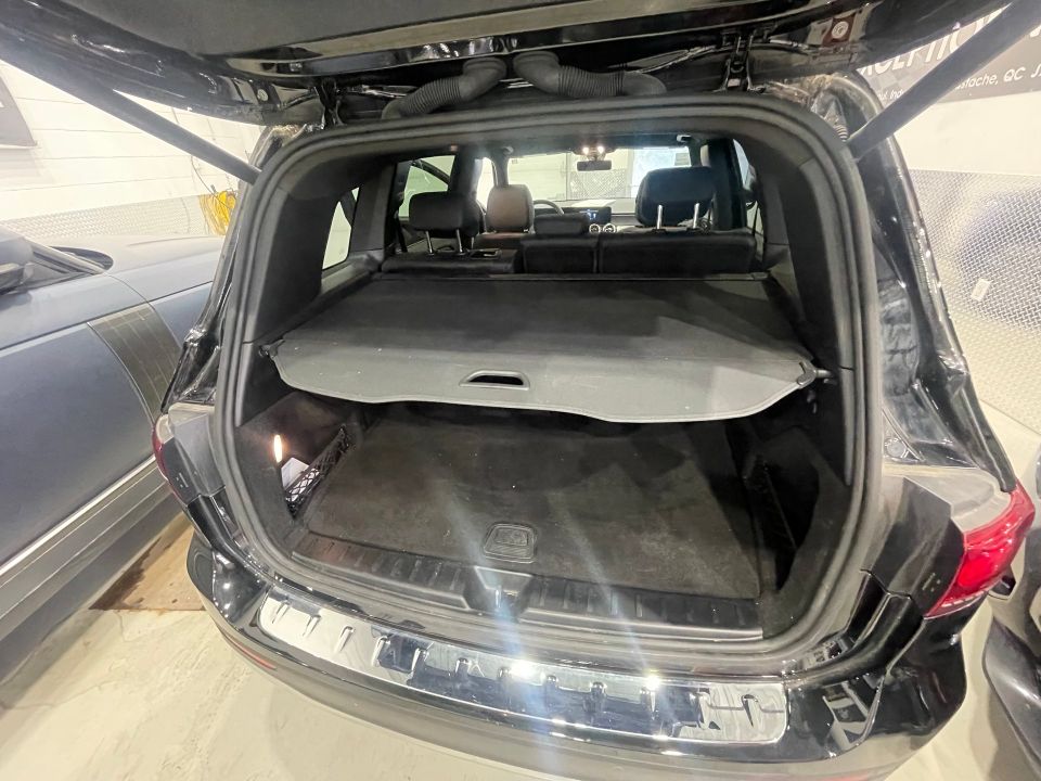 Mercedes-Benz GLB 250 2023 - Image 12