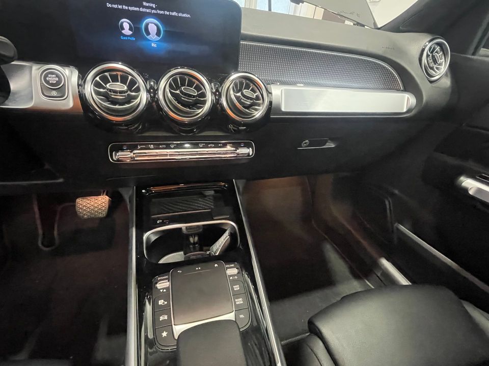 Mercedes-Benz GLB 250 2023 - Image 21