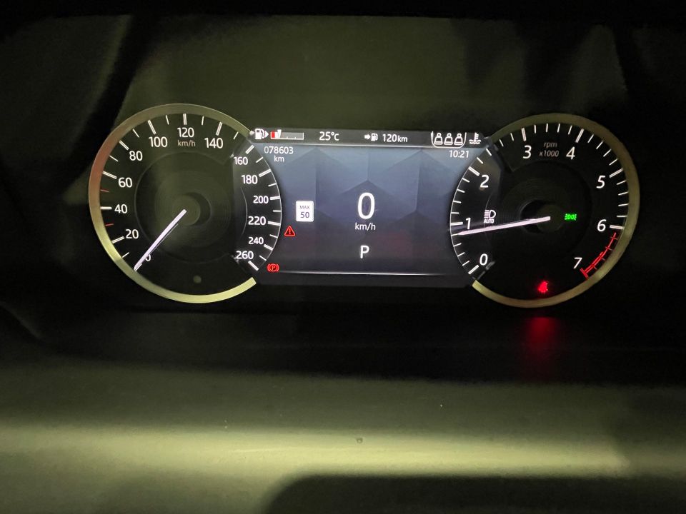 Land Rover Discovery Sport 2023 - Image 31