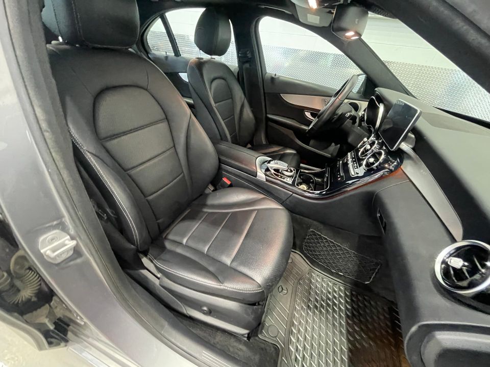 Mercedes-Benz C 300 2015 - Image 16