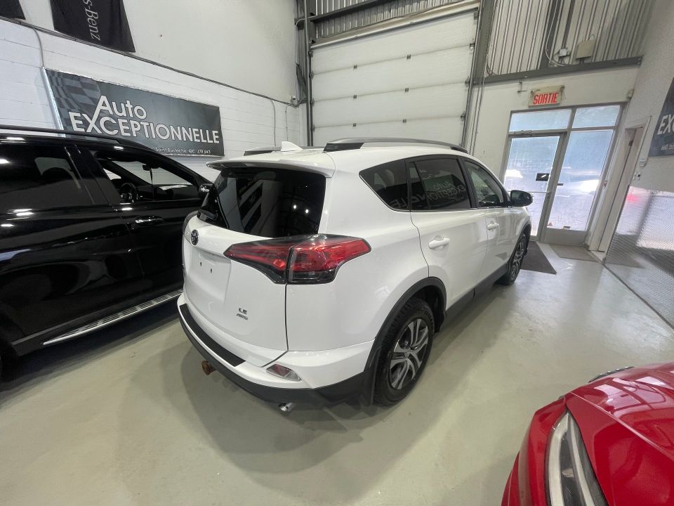 Toyota RAV4 2017 - Image 9
