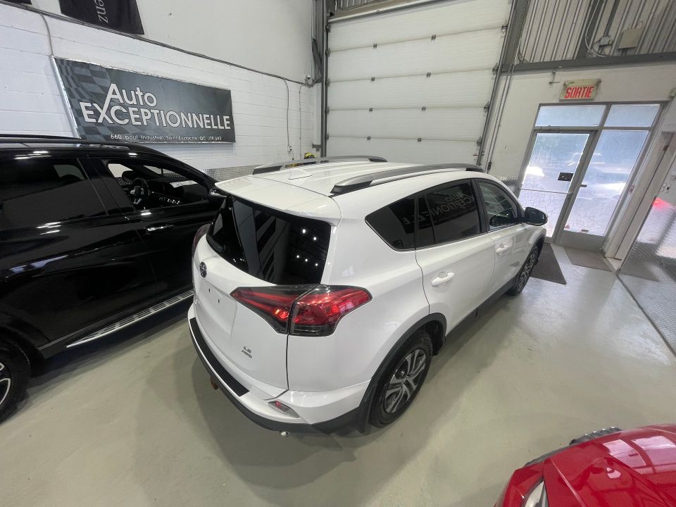 Toyota RAV4 2017 - Image 10