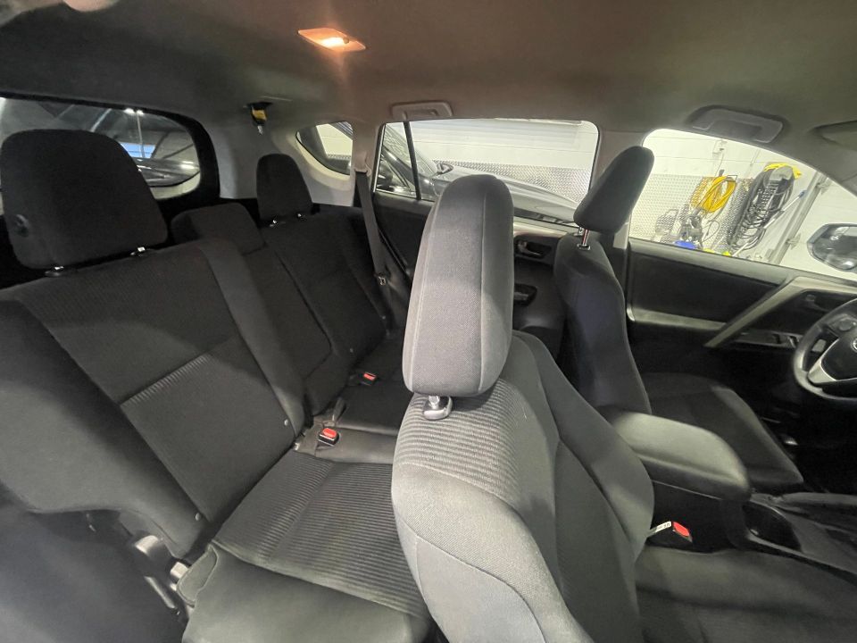 Toyota RAV4 2017 - Image 12