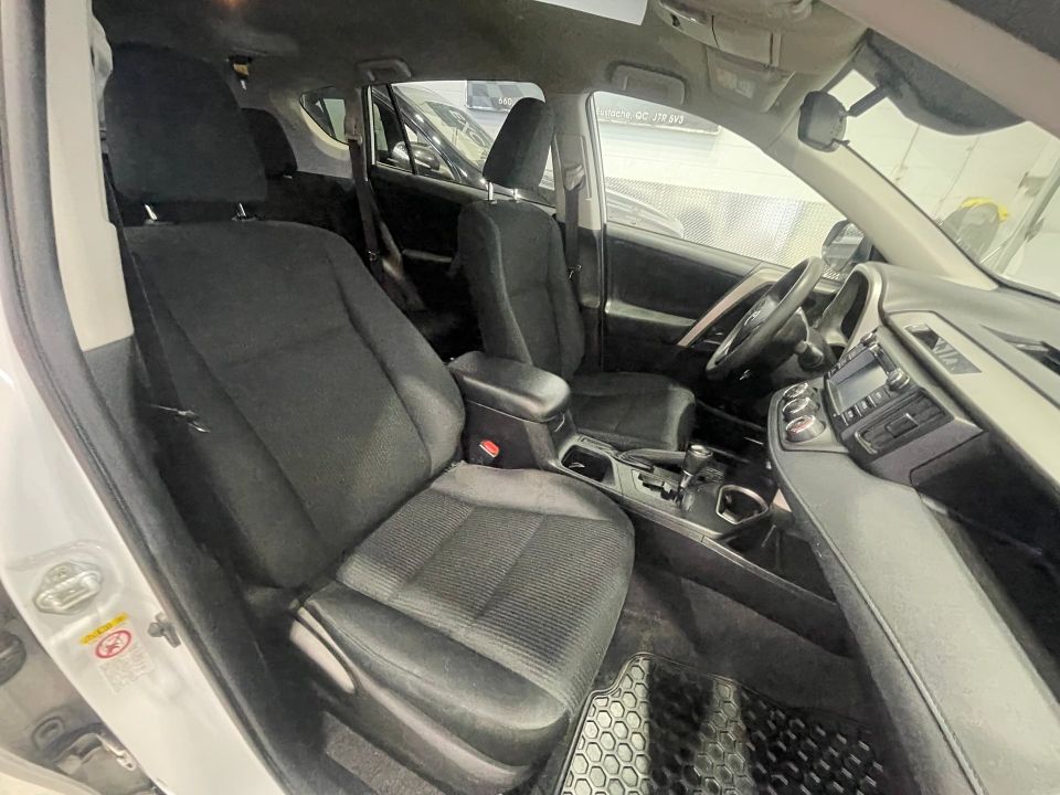 Toyota RAV4 2017 - Image 13