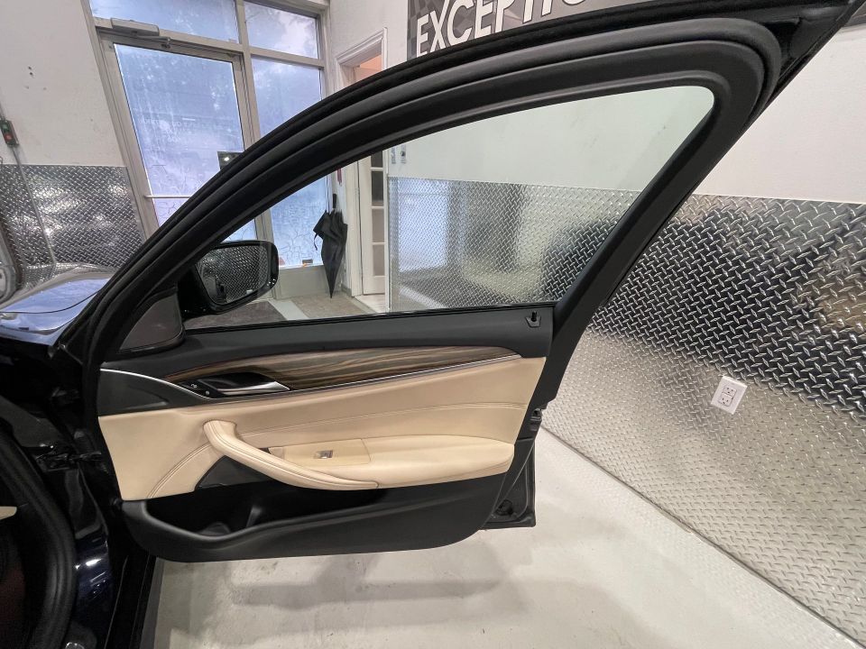 BMW 530 2023 - Image 13
