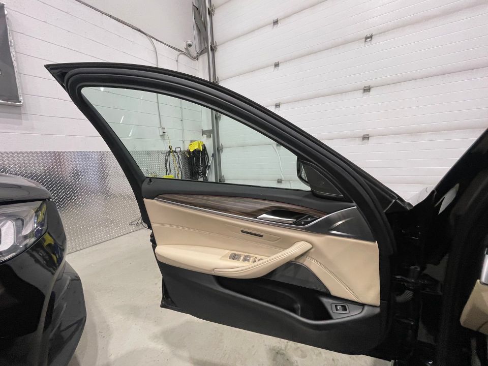 BMW 530 2023 - Image 15