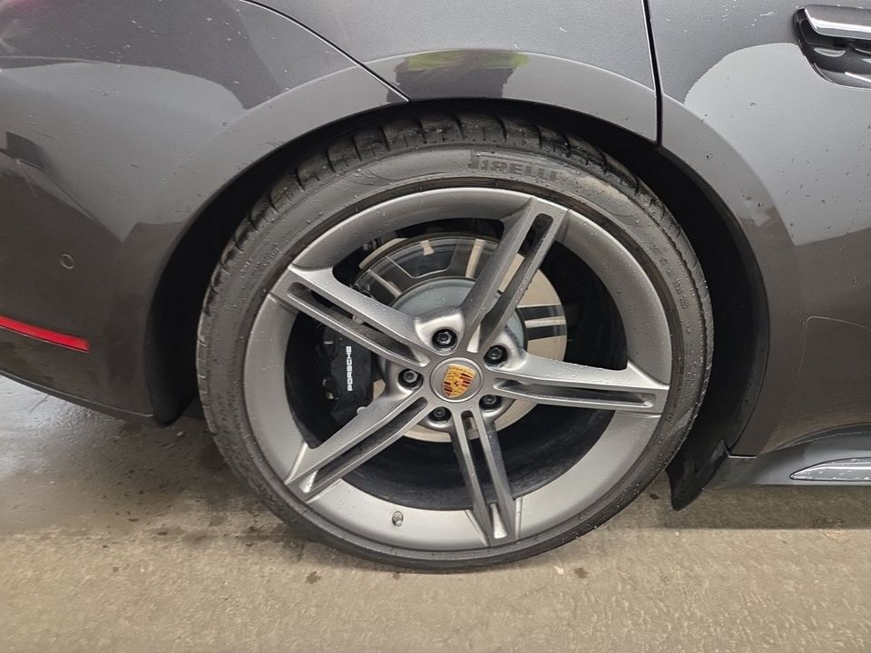 Porsche Taycan 2022 - Image 17