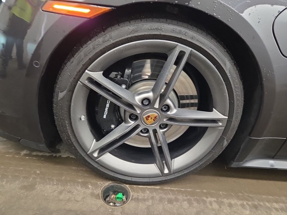 Porsche Taycan 2022 - Image 6