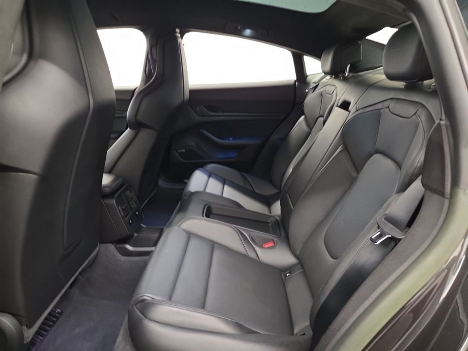 Porsche Taycan 2022 - Image 10