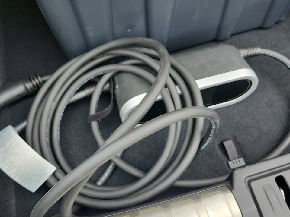 Porsche Taycan 2022 - Image 15