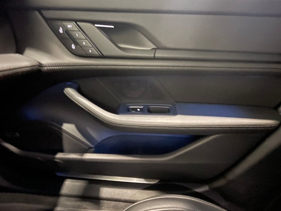 Porsche Taycan 2022 - Image 32