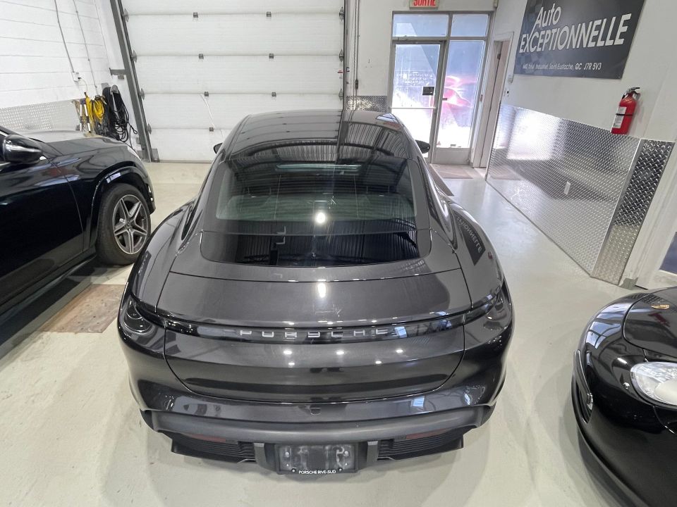 Porsche Taycan 2022 - Image 10