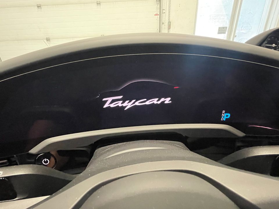 Porsche Taycan 2022 - Image 25