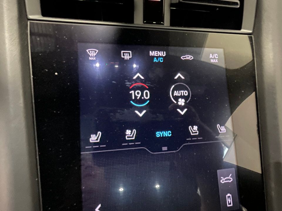 Porsche Taycan 2022 - Image 27