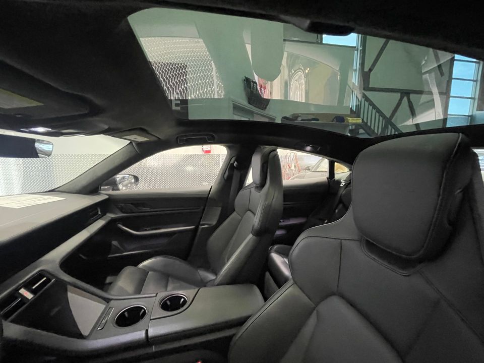 Porsche Taycan 2022 - Image 19