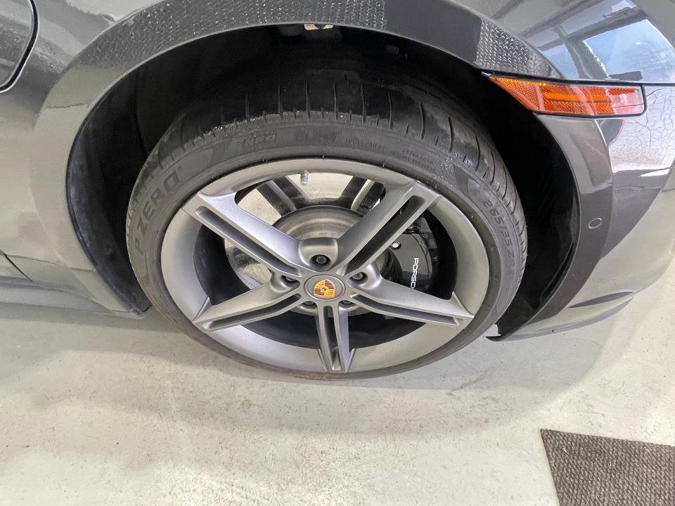 Porsche Taycan 2022 - Image 14