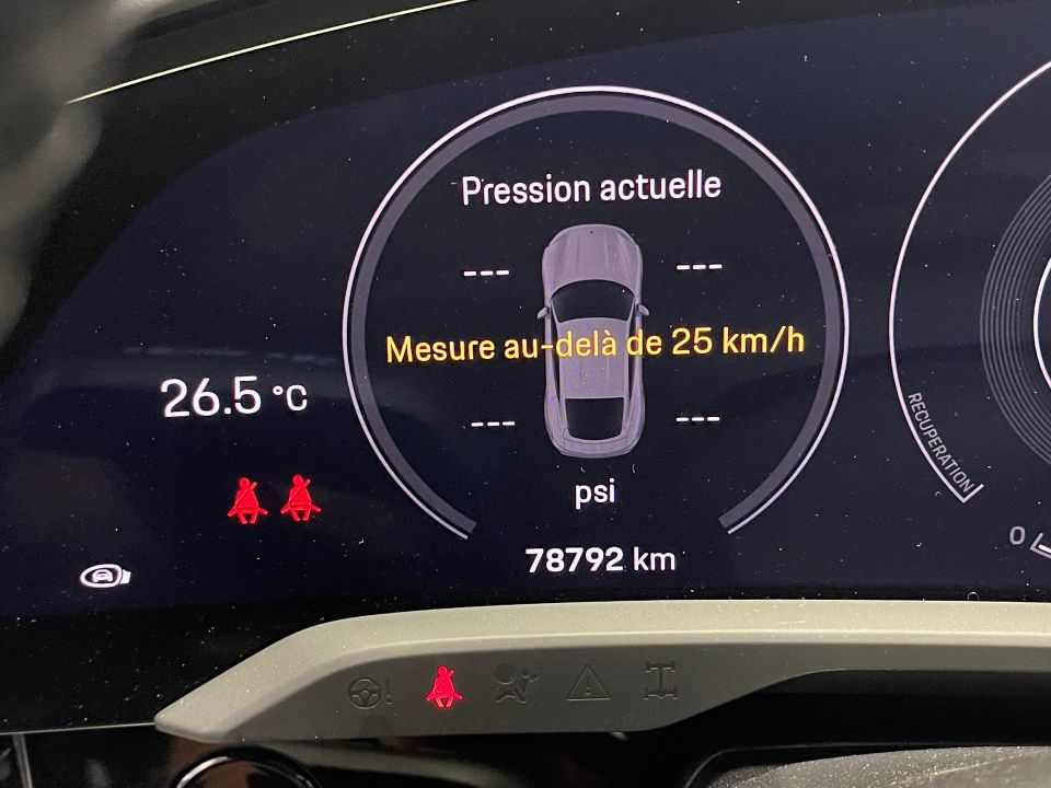 Porsche Taycan 2022 - Image 28