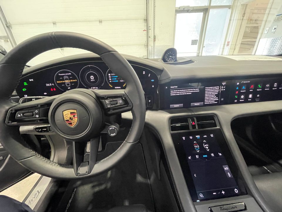 Porsche Taycan 2022 - Image 29