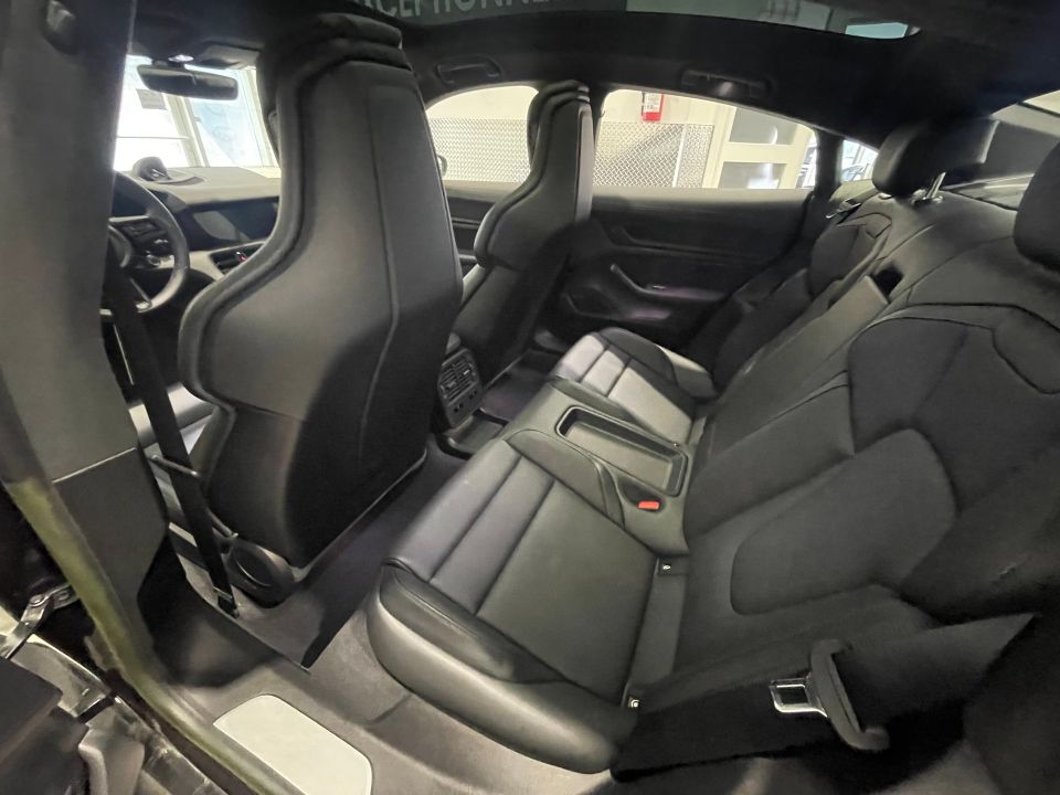 Porsche Taycan 2022 - Image 21