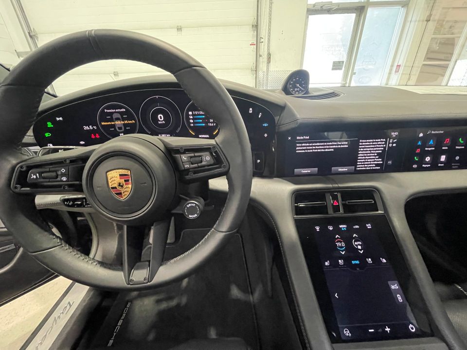 Porsche Taycan 2022 - Image 30