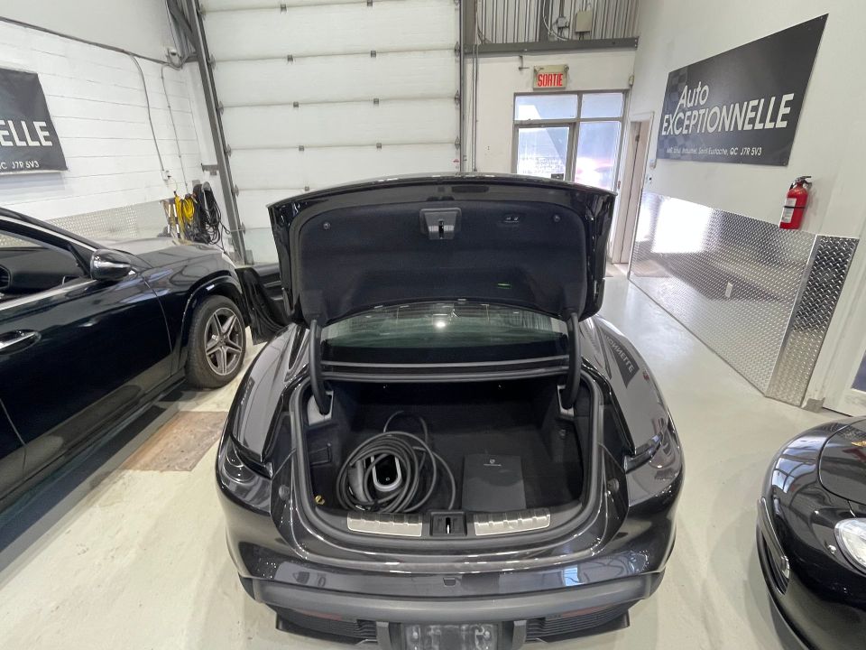 Porsche Taycan 2022 - Image 22