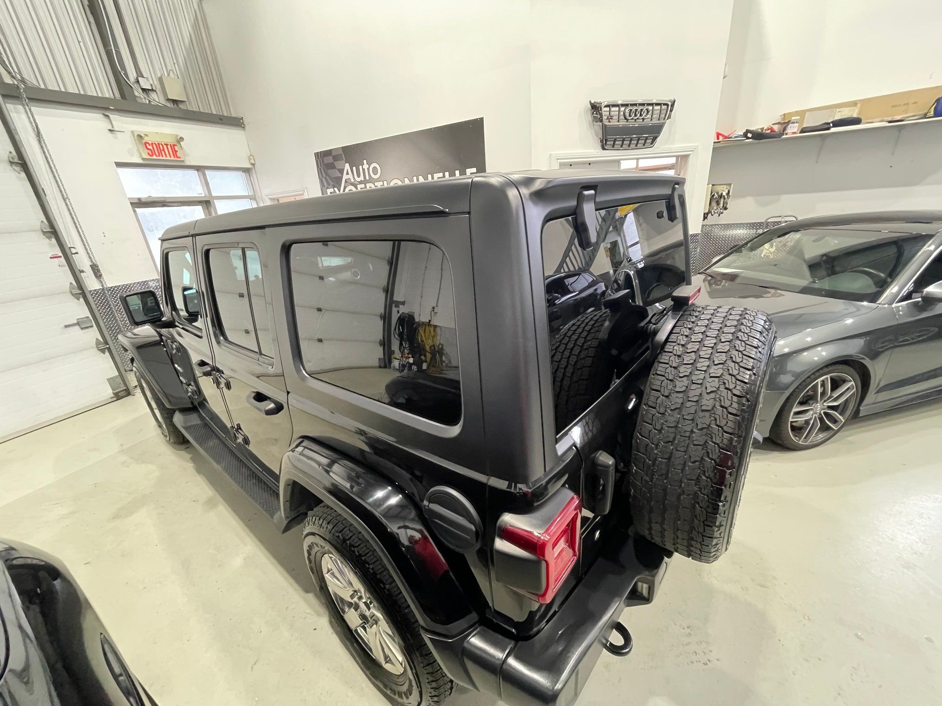 Jeep Wrangler 2020 - Thumbnail 4