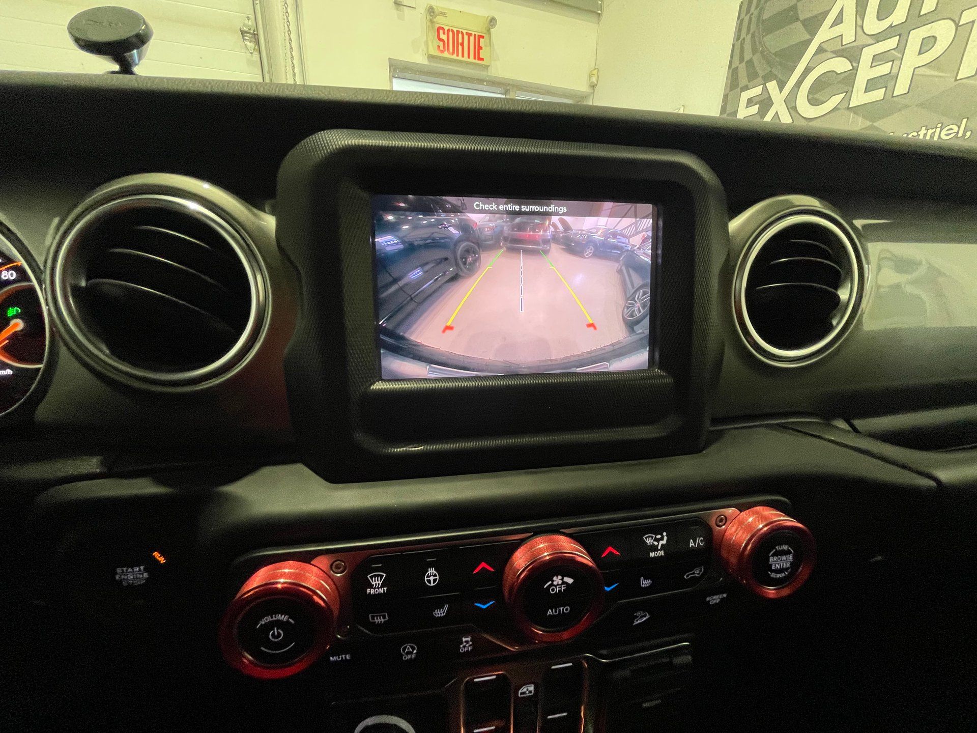 Jeep Wrangler 2020 - Thumbnail 35