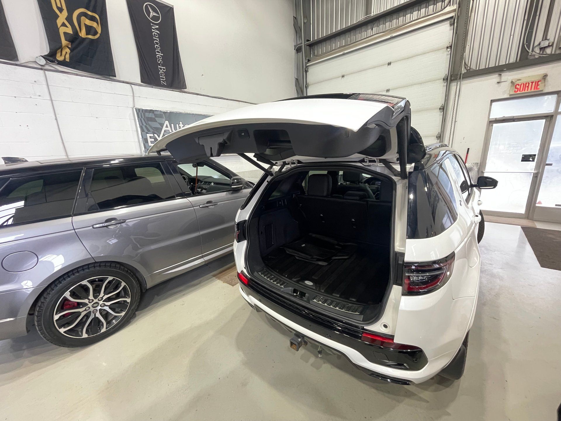 Land Rover Discovery Sport 2023 - Thumbnail 24