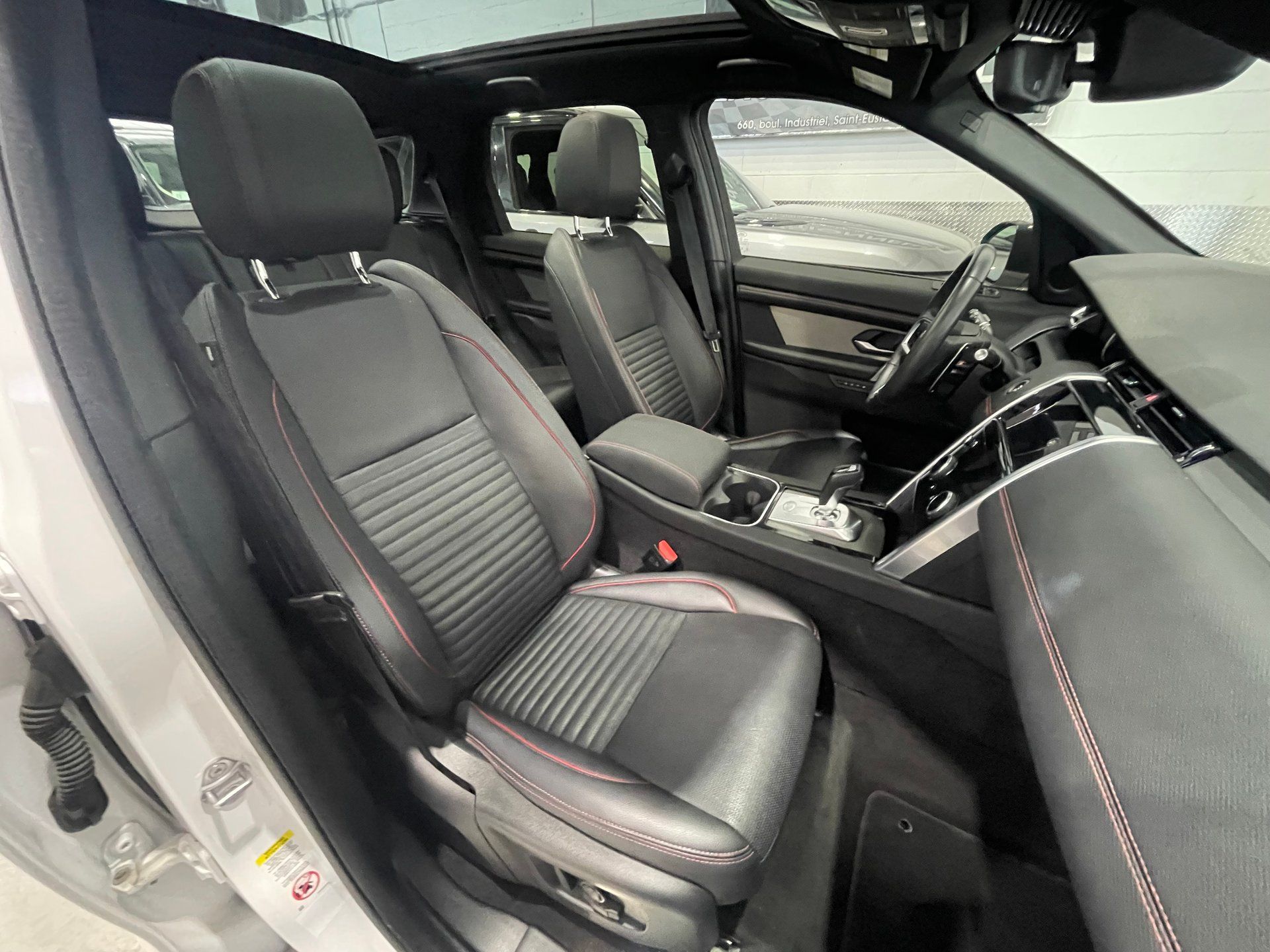 Land Rover Discovery Sport 2023 - Thumbnail 18