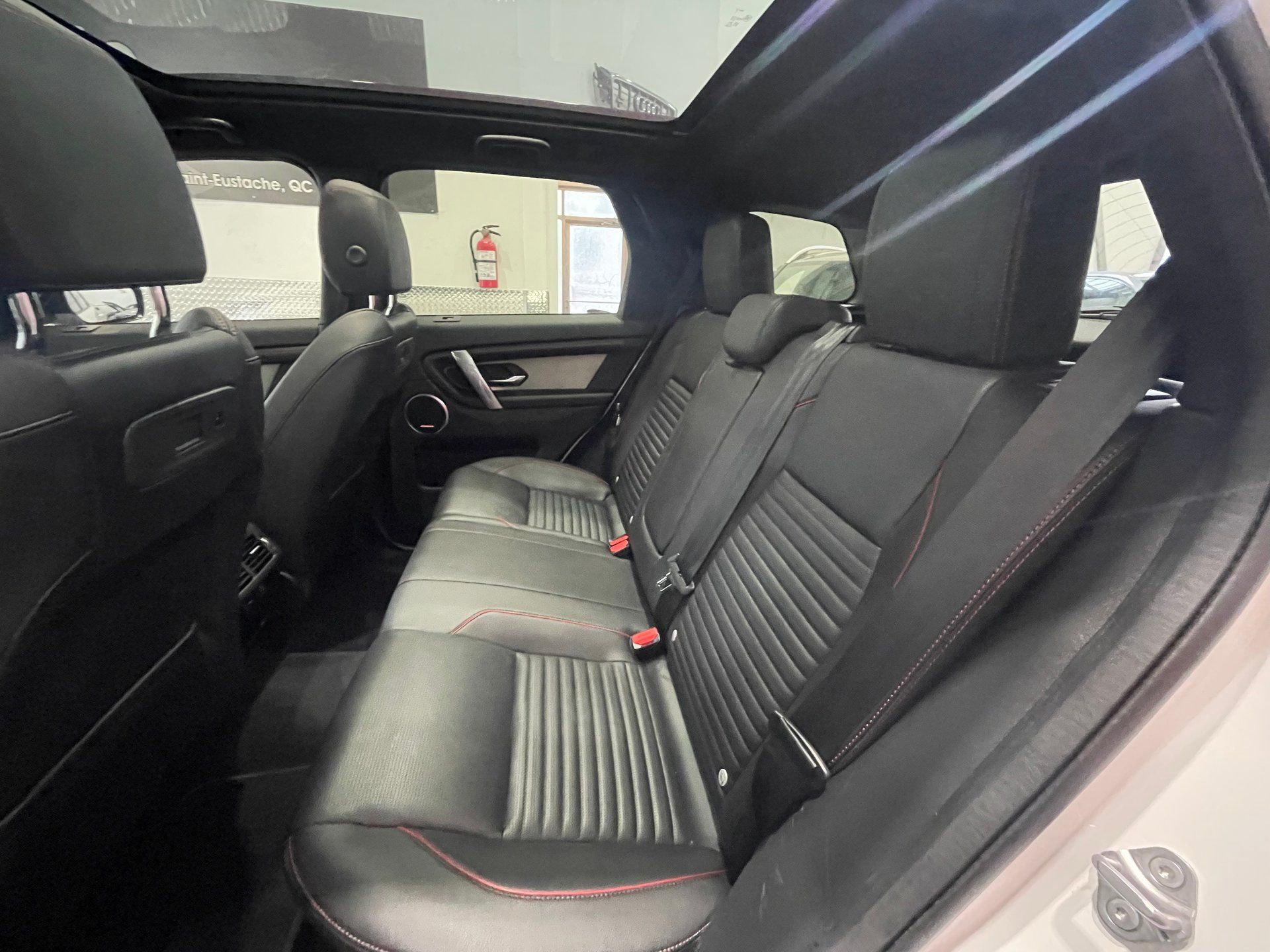 Land Rover Discovery Sport 2023 - Thumbnail 21