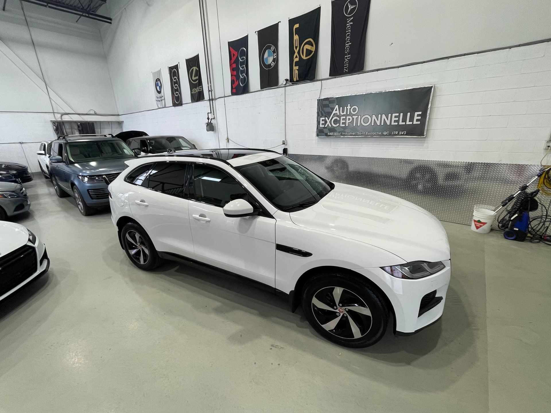 Jaguar F-PACE 2022 - Thumbnail 1