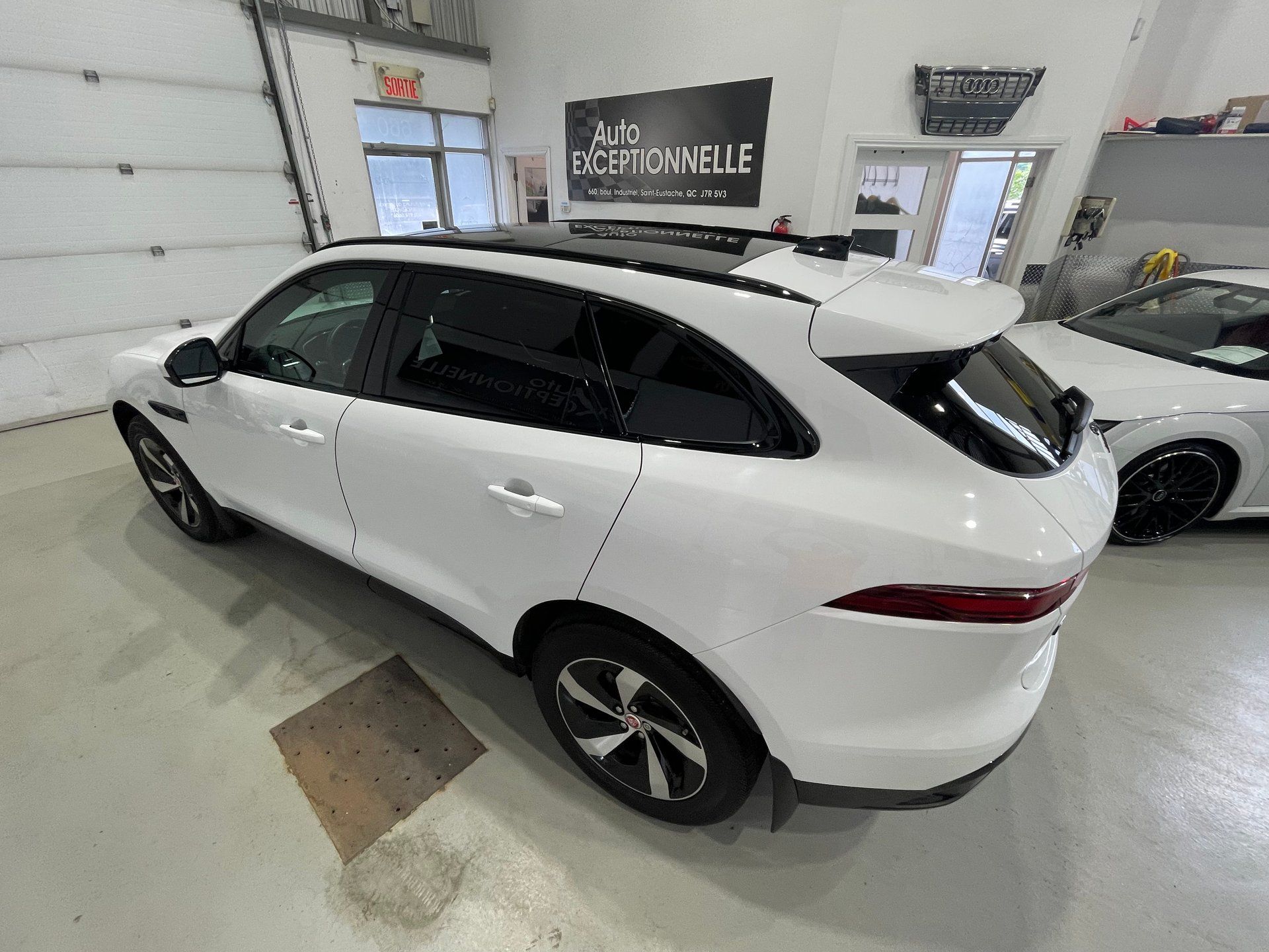 Jaguar F-PACE 2022 - Thumbnail 12