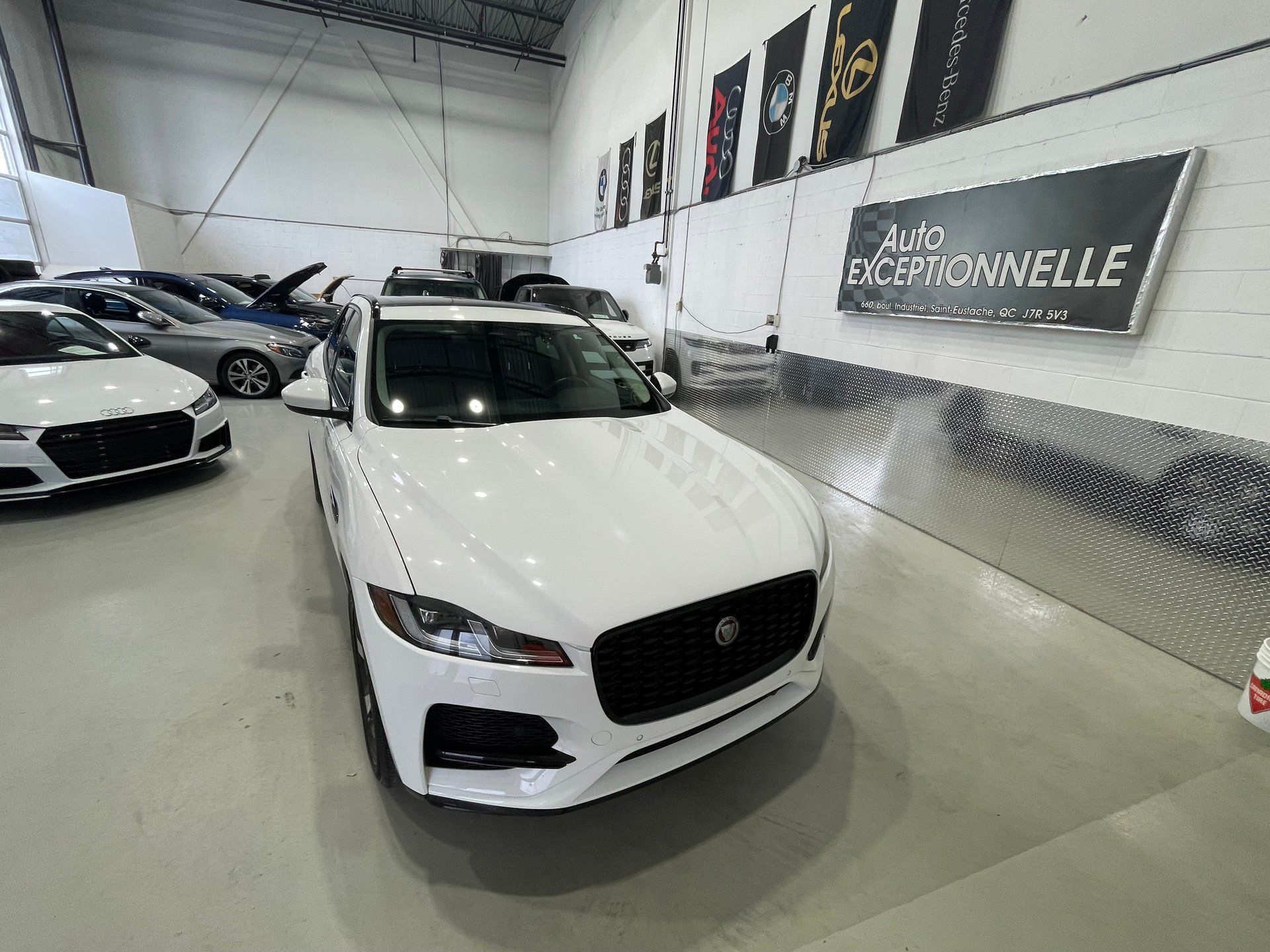 Jaguar F-PACE 2022 - Thumbnail 4
