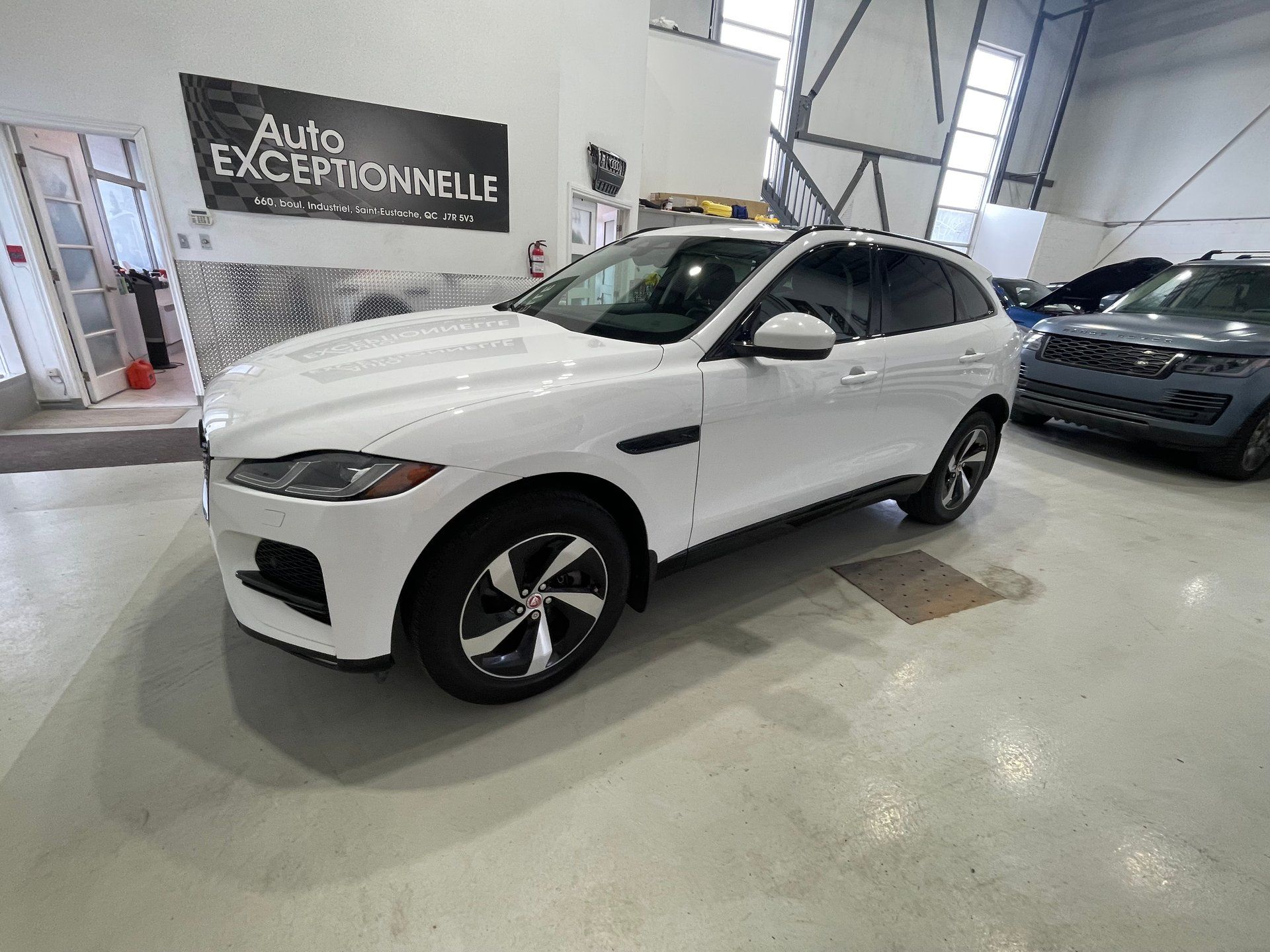 Jaguar F-PACE 2022 - Thumbnail 9