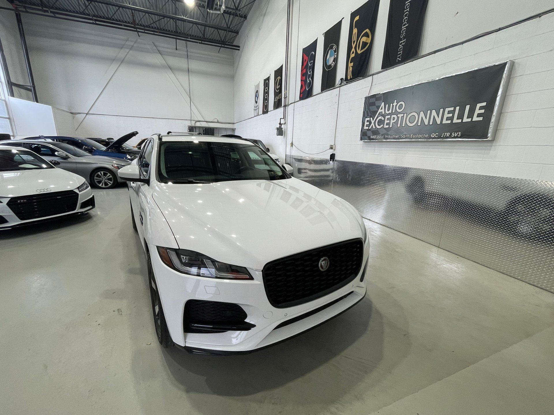 Jaguar F-PACE 2022 - Thumbnail 3
