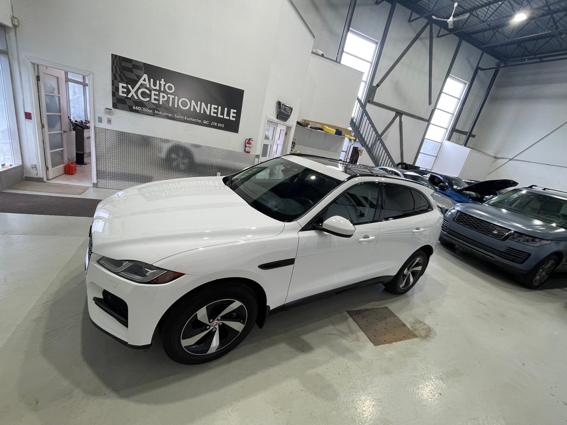 Jaguar F-PACE 2022 - Thumbnail 10