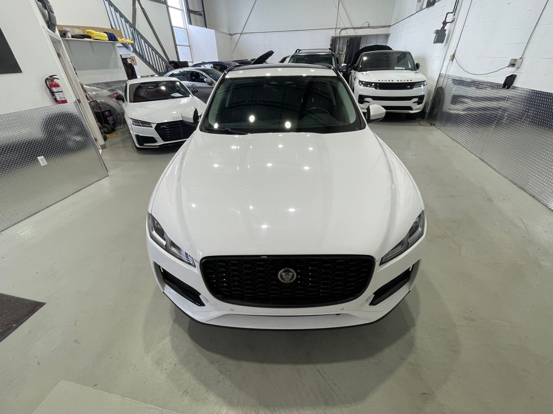 Jaguar F-PACE 2022 - Thumbnail 6