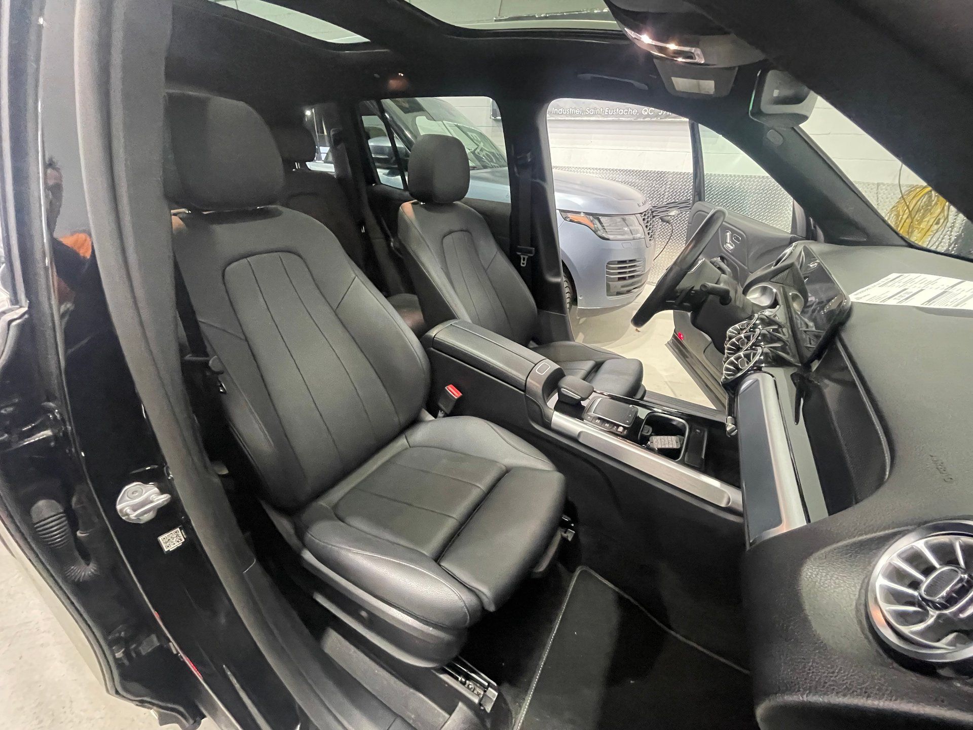 Mercedes-Benz GLB 250 2023 - Thumbnail 16