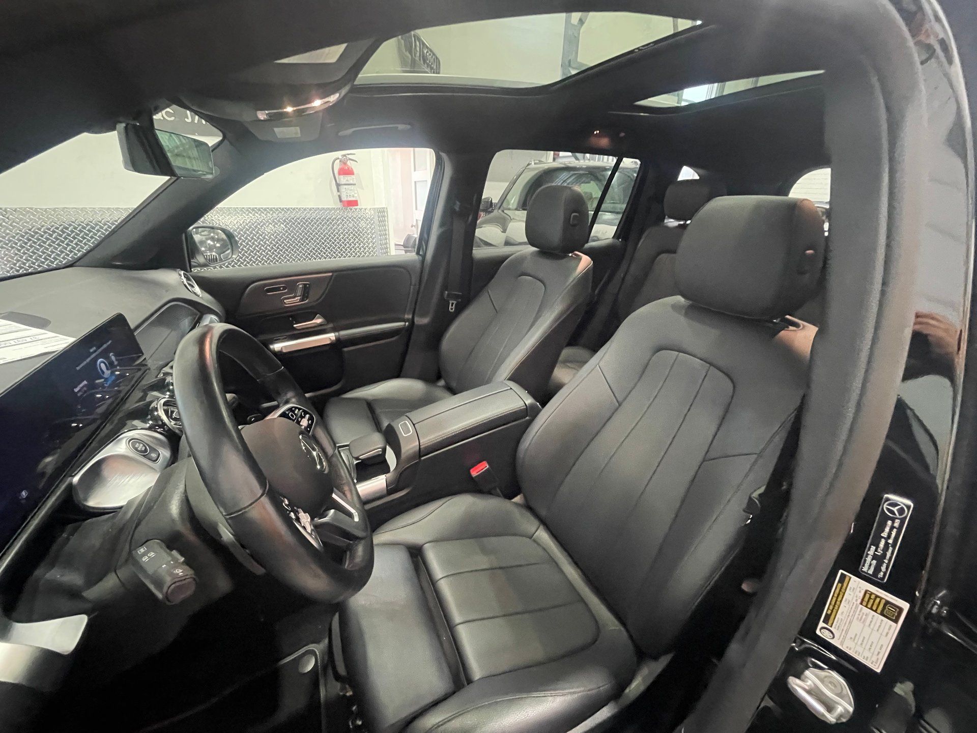 Mercedes-Benz GLB 250 2023 - Thumbnail 9