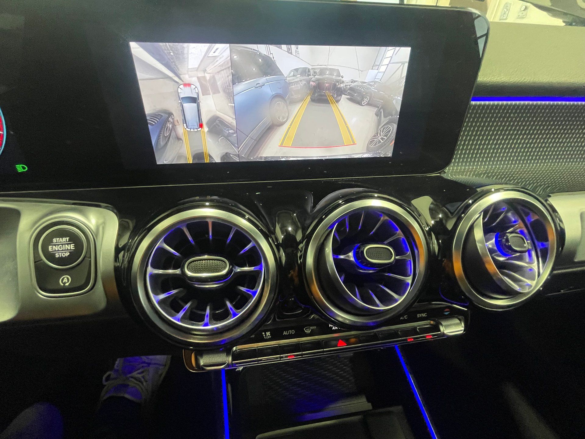 Mercedes-Benz GLB 250 2023 - Thumbnail 25