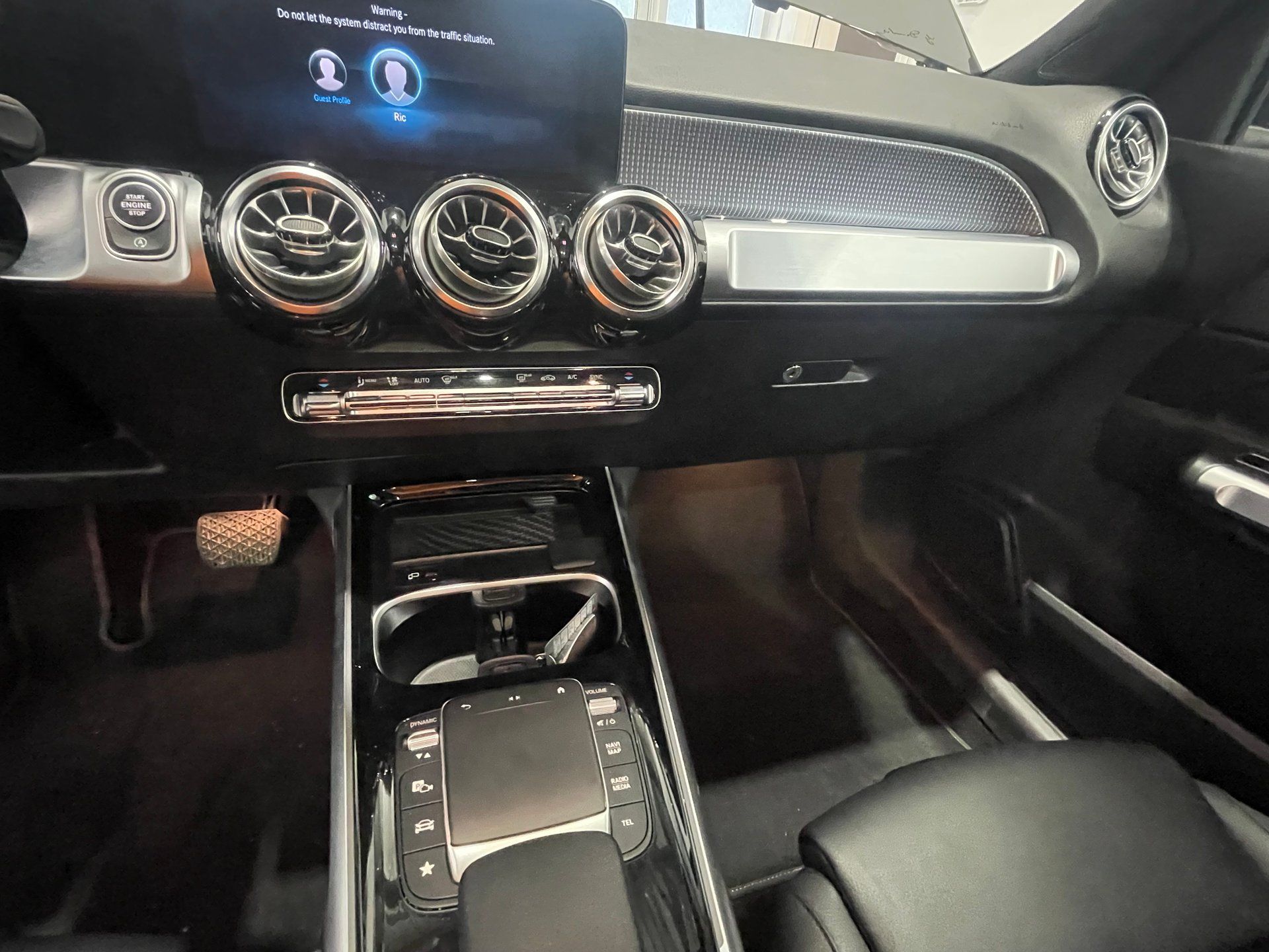 Mercedes-Benz GLB 250 2023 - Thumbnail 21
