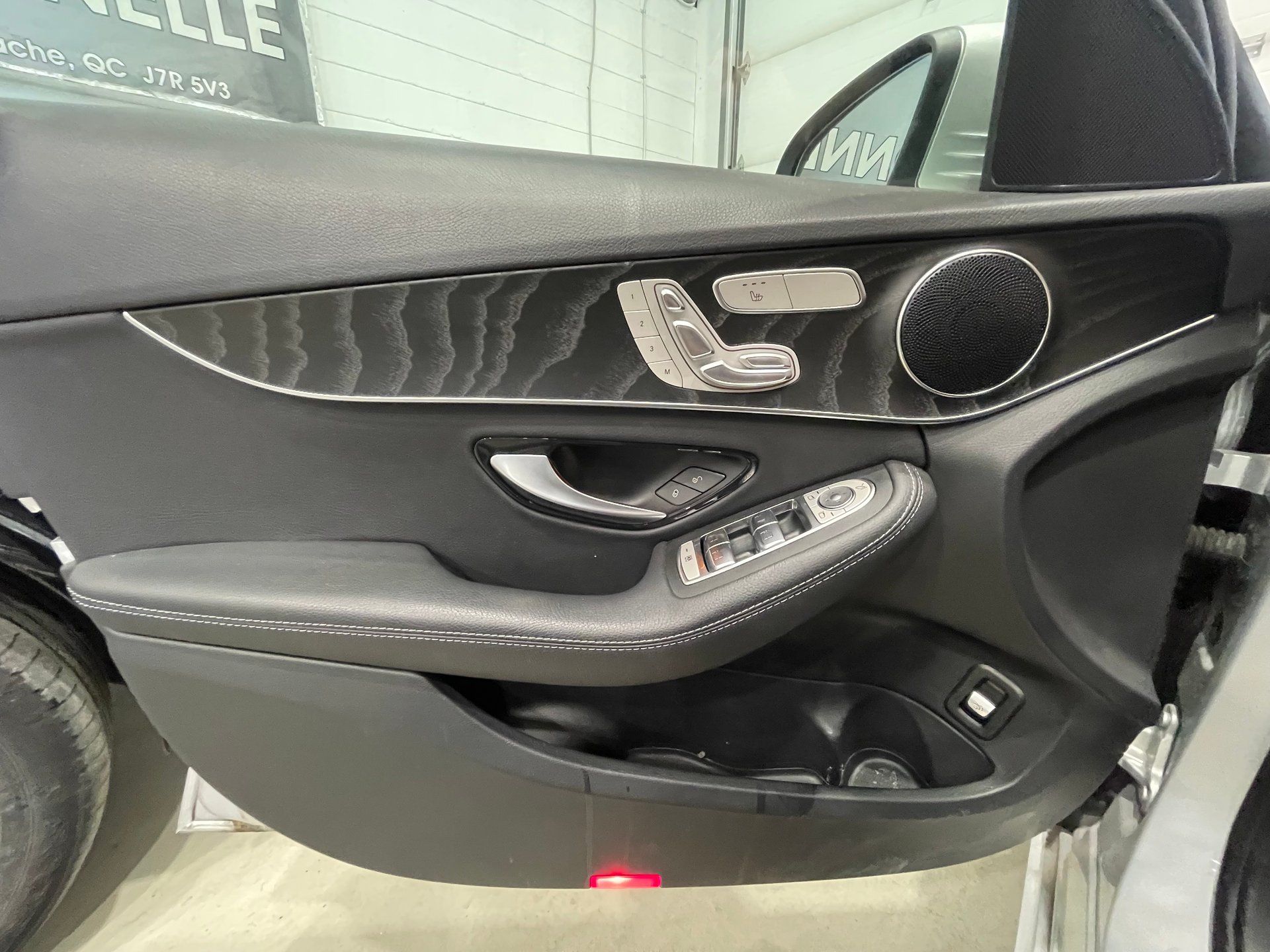 Mercedes-Benz C 300 2021 - Thumbnail 37